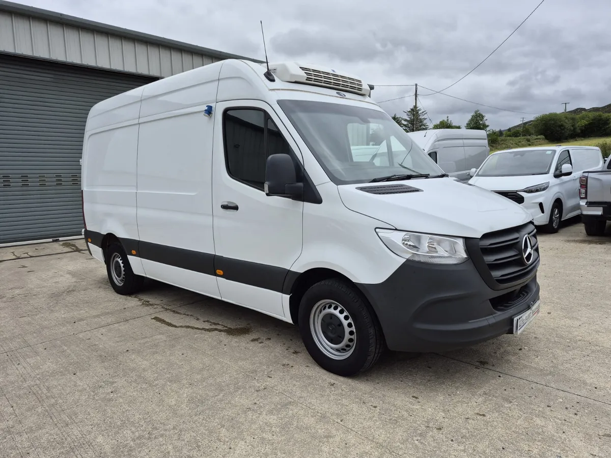 car - Image 1
