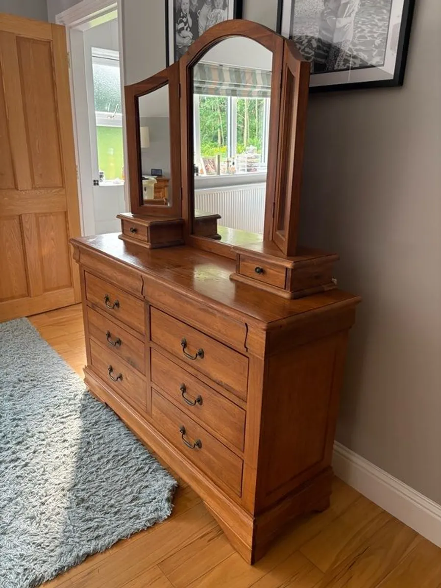 8 drawer oak dresser with detachable mirror - Image 3