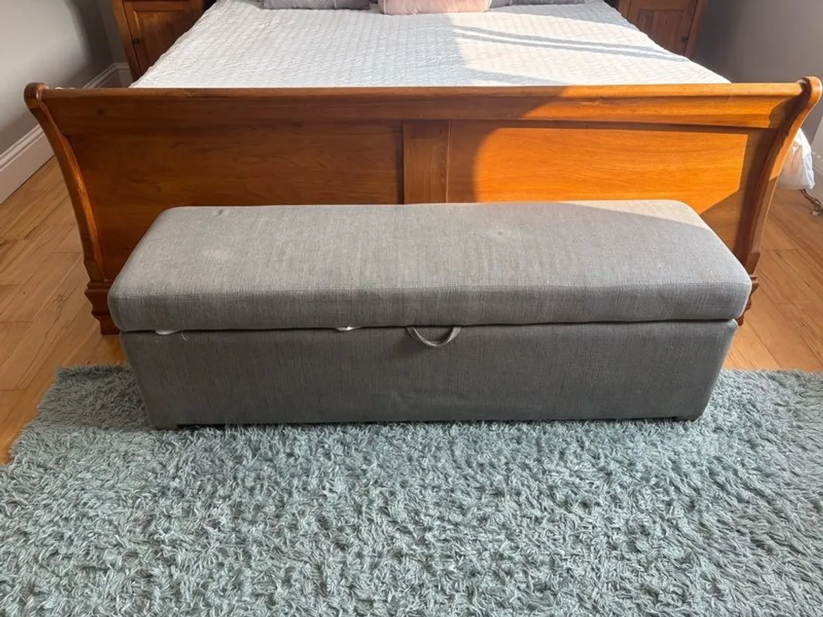 8 drawer oak dresser with detachable mirror - Image 4