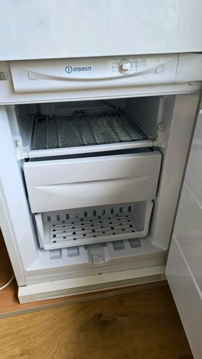 Built in fridge - Image 4