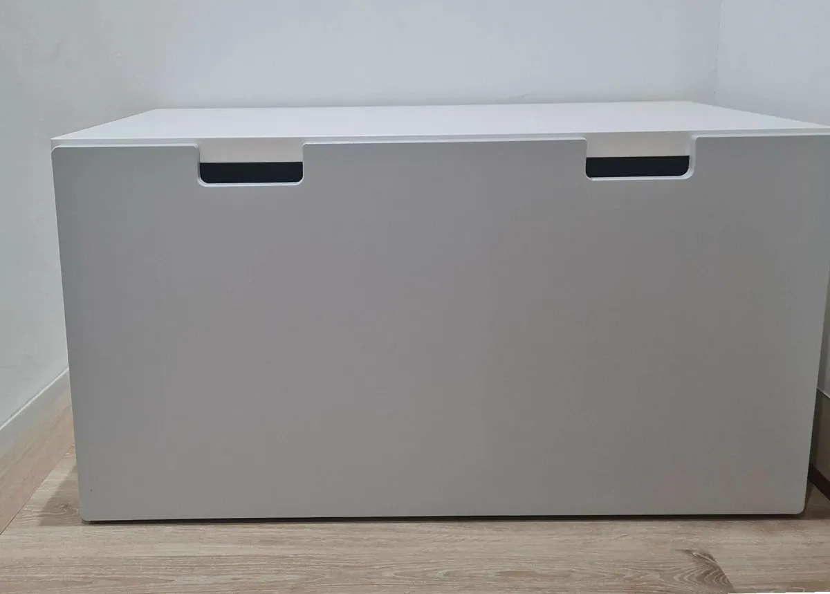 Toy storage, blanket bench. - Image 1