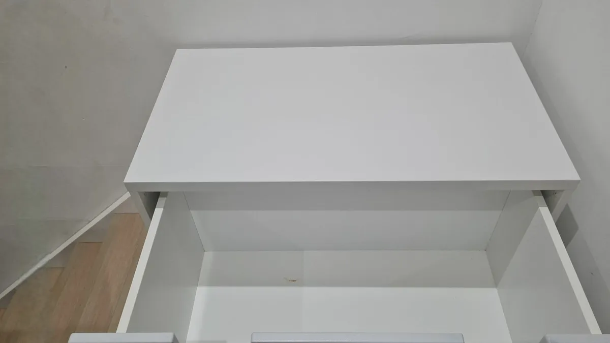 Toy storage, blanket bench. - Image 2