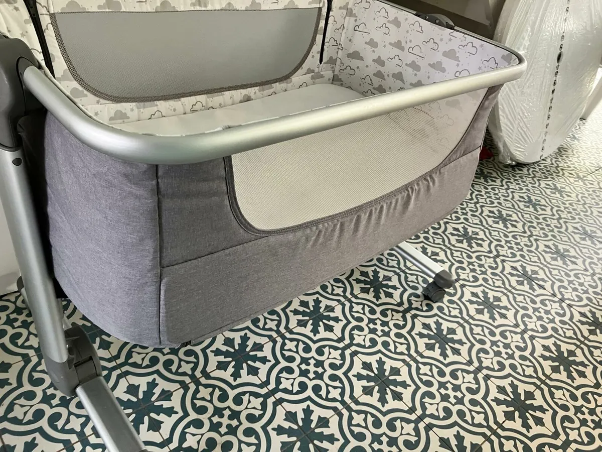 Newborn Co-Sleeper - Image 1
