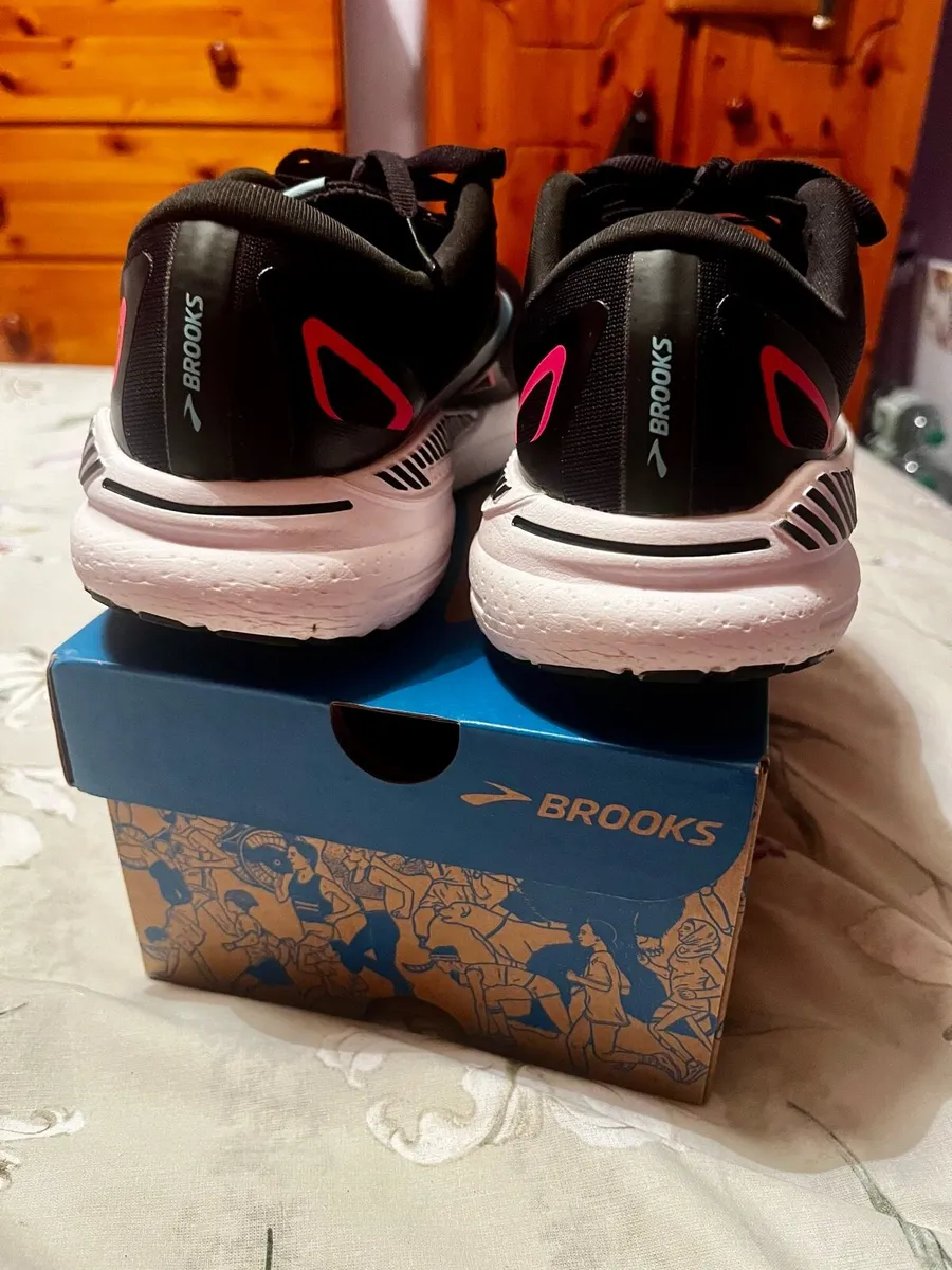 Brooks women’s running shoes - Image 3