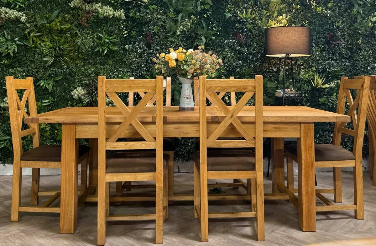 Large extending oak kitchen table & 6 chairs - Image 1