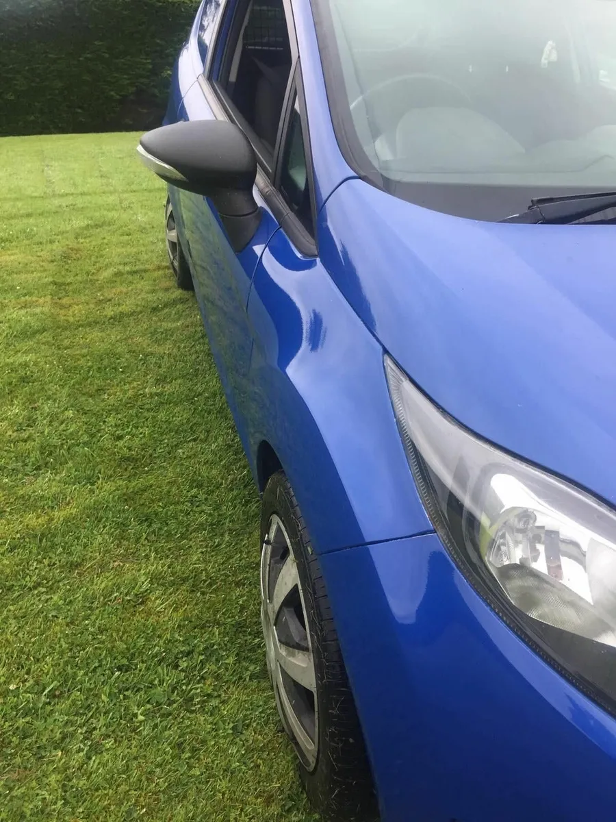 Ford Fiesta 2013 - Image 2