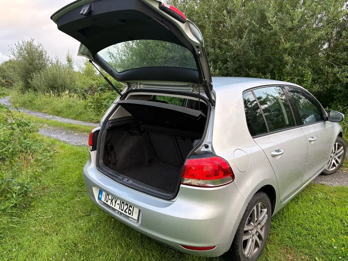 2010 Volkswagen Golf tdi bluemotion - Image 2