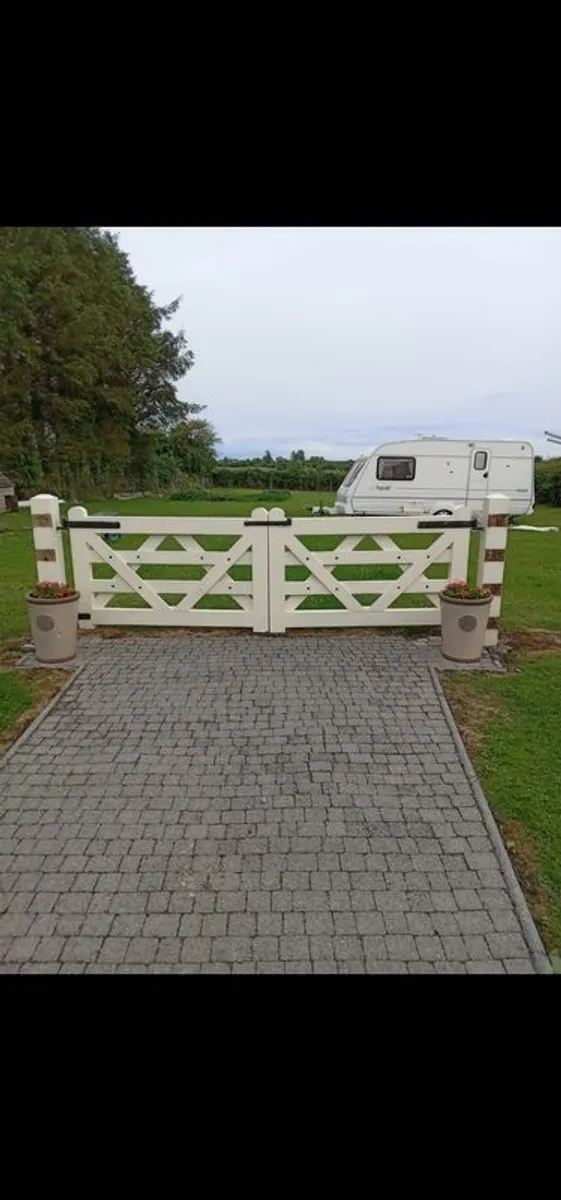 gates - Image 1
