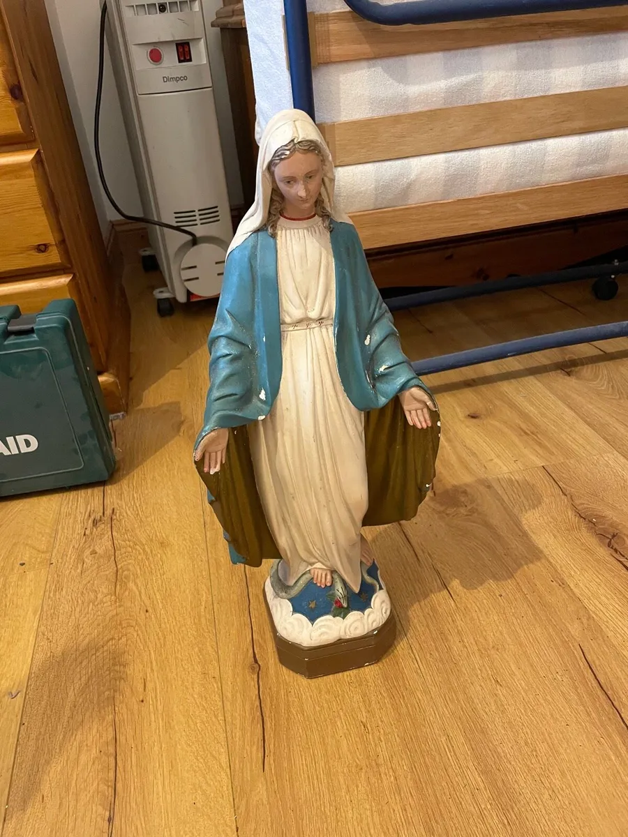 At statue Mary - Image 1
