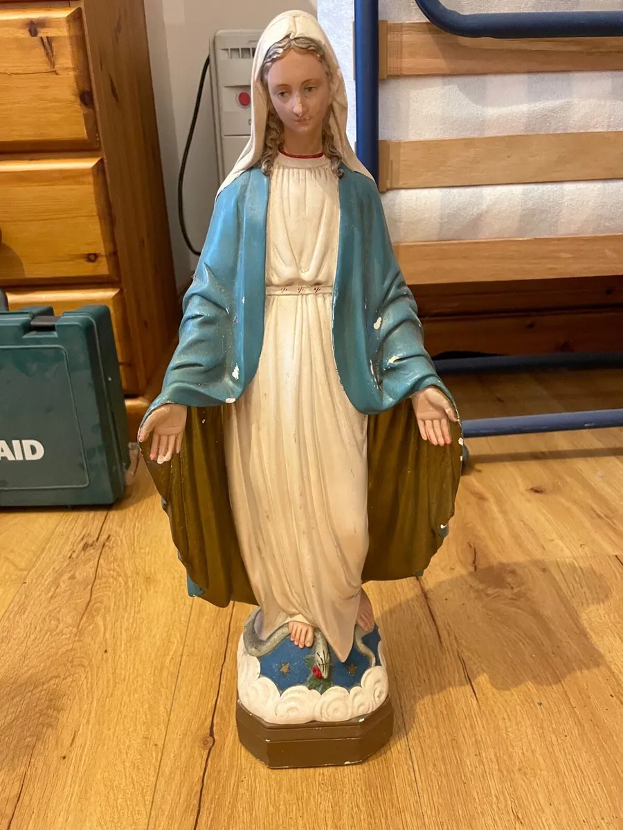 At statue Mary - Image 3
