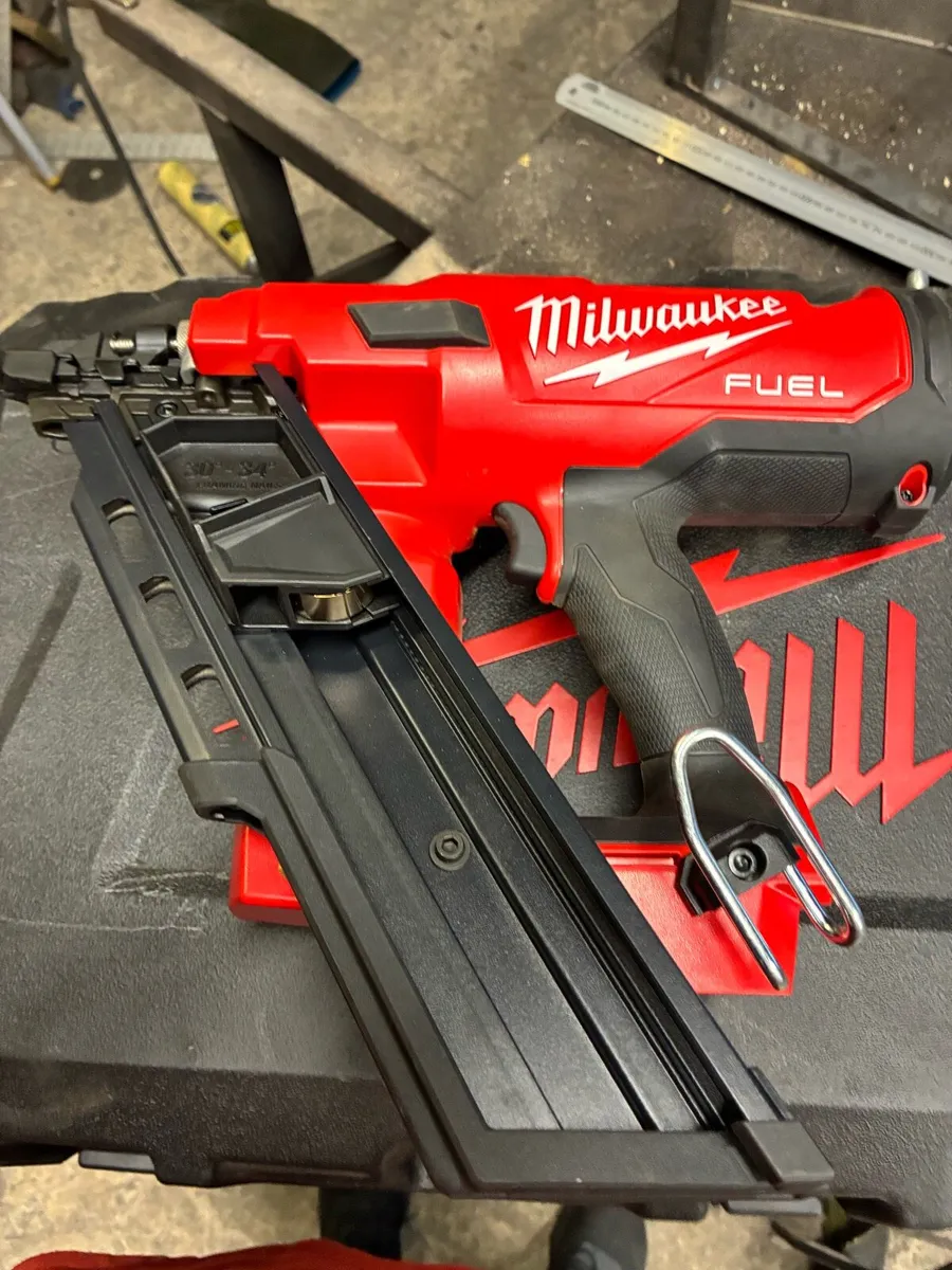 Milwaukee first fix nail gun - Image 2