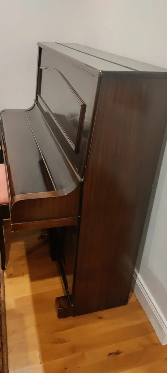 Upright Piano - Image 1