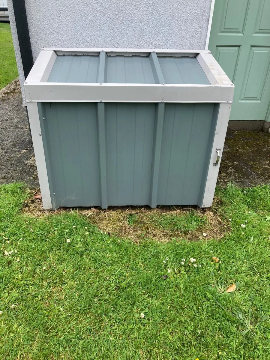 Dog kennel and enclosure - Image 2