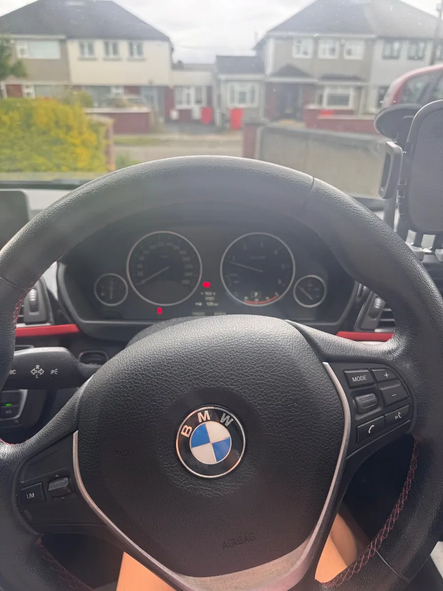 BMW 3-Series 2013 - Image 2