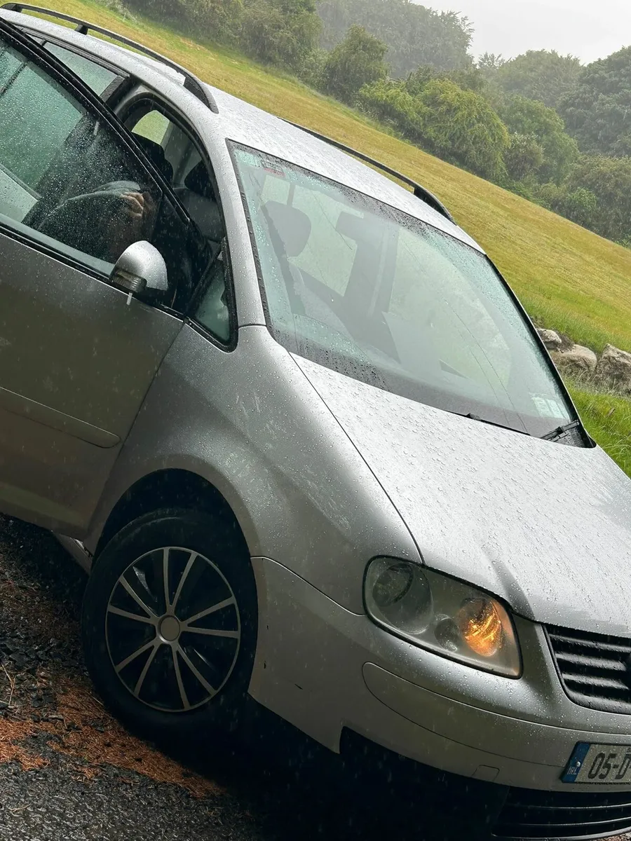 Volkswagen touran 2005 1.6 petrol nct and tax - Image 1