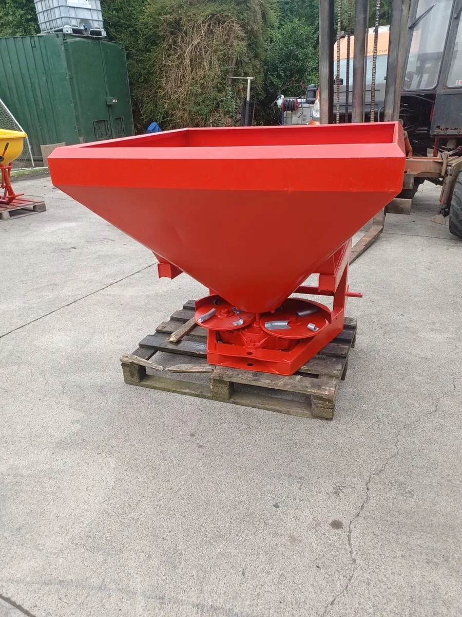 Fertiliser Spreader - Image 3