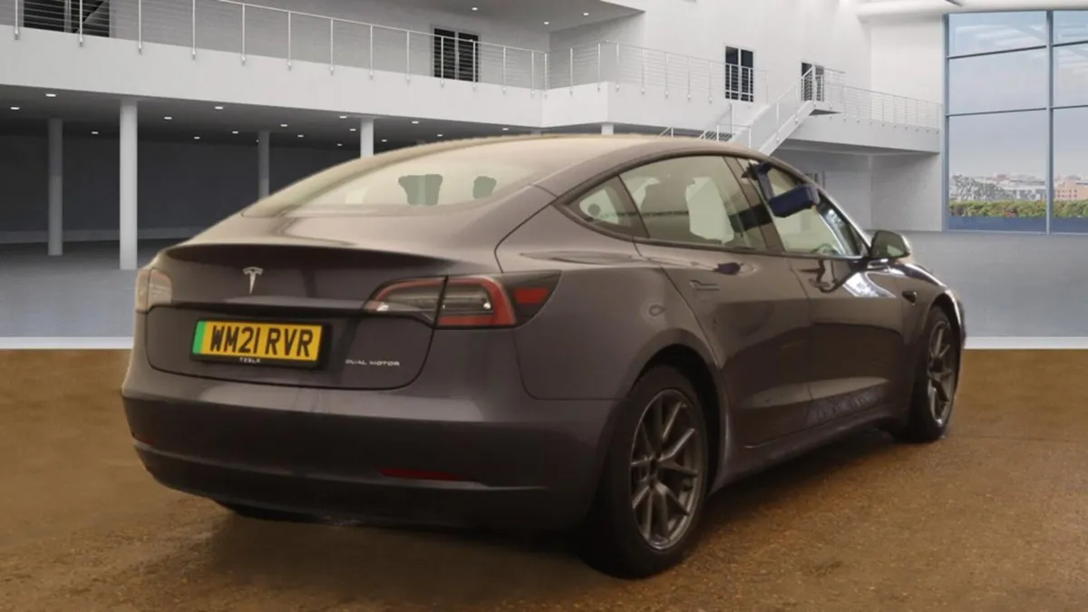 Tesla Model 3 2021 - Image 2