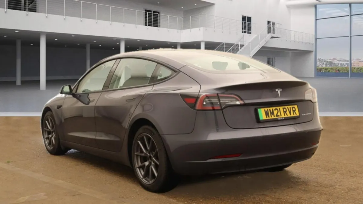 Tesla Model 3 2021 - Image 4