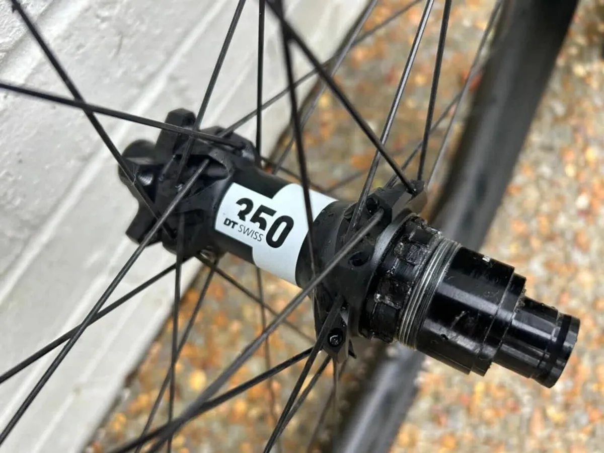 Roval Control Carbon 29 MTB wheelset - Image 3