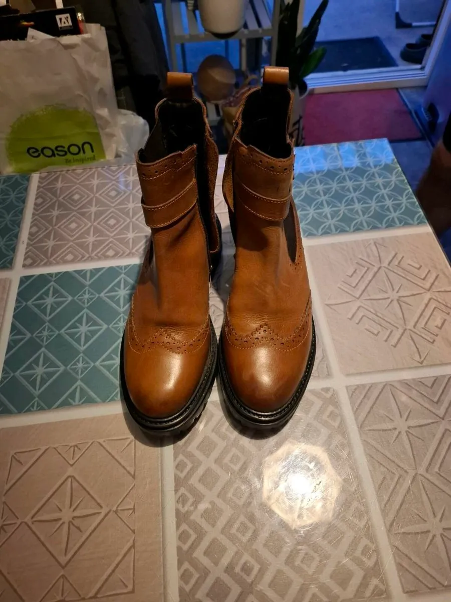 Chelsea Boots - Image 1