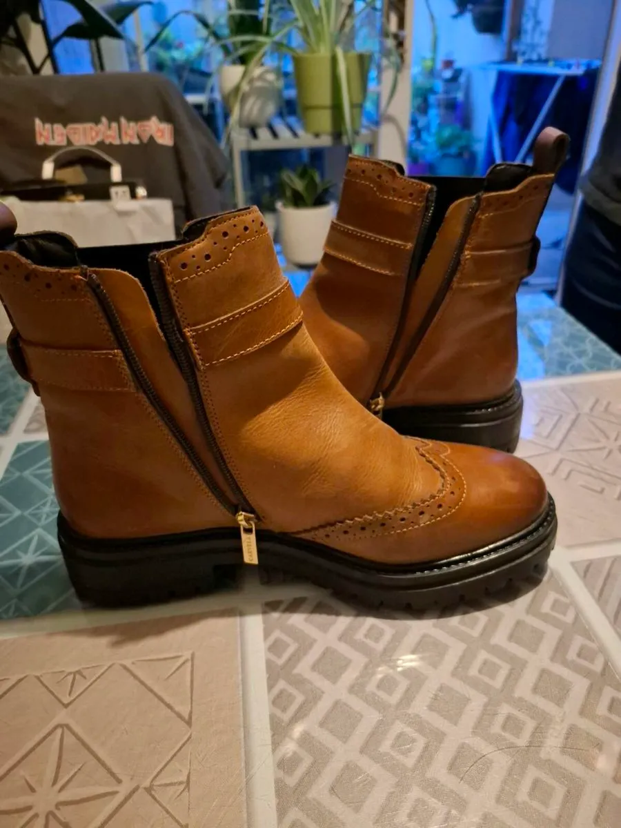 Chelsea Boots - Image 4