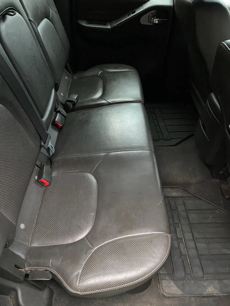 Nissan Navara 2010 - Image 2
