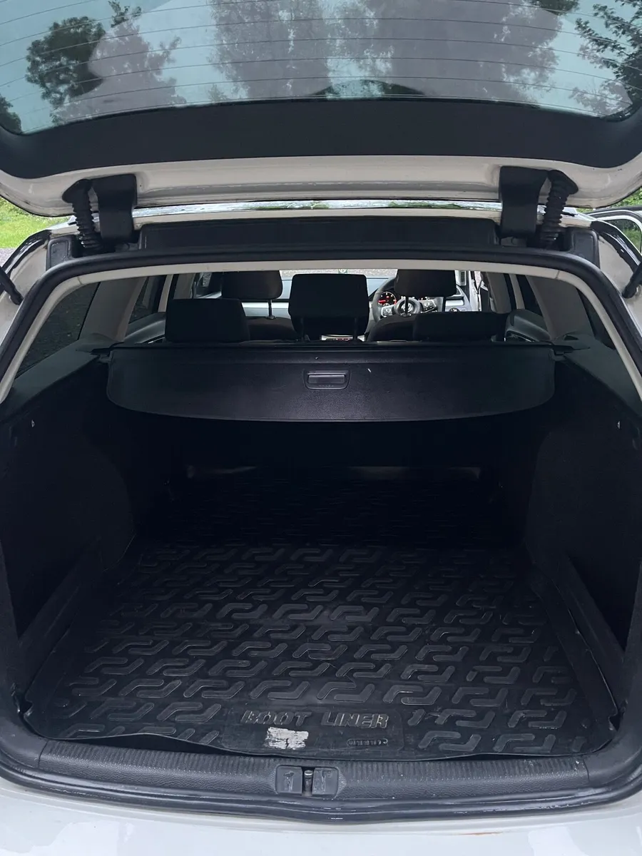 Volkswagen Passat 2012 - Image 4