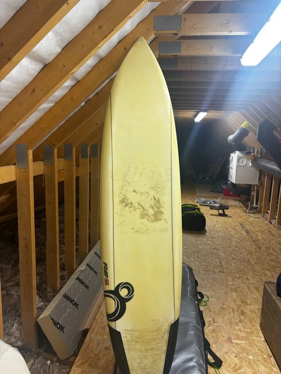 Resin 8 surfboard - Image 2