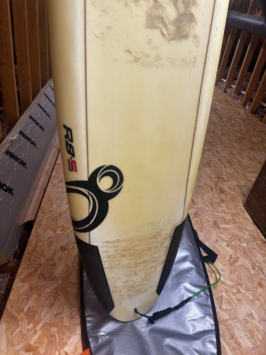 Resin 8 surfboard - Image 3