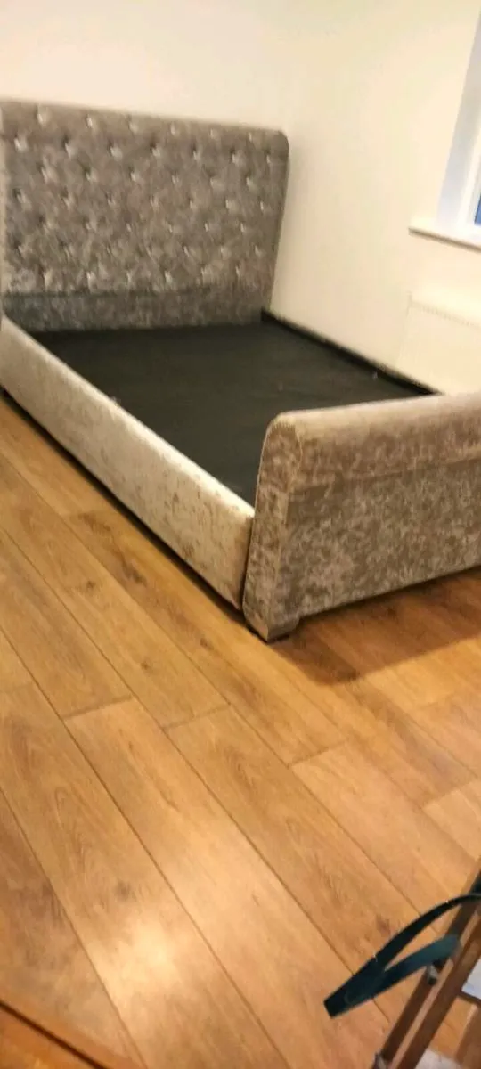 Double bed - Image 1