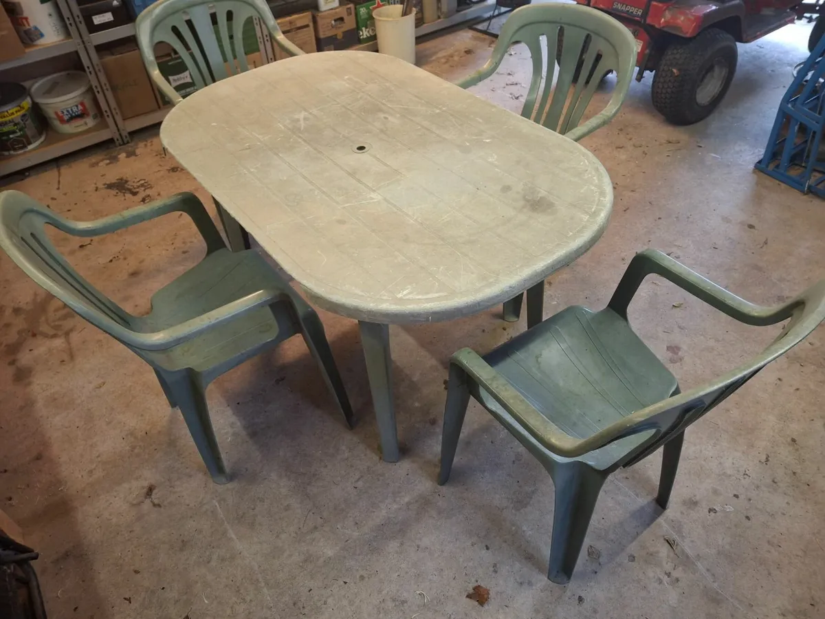 Plastic patio set - Image 2