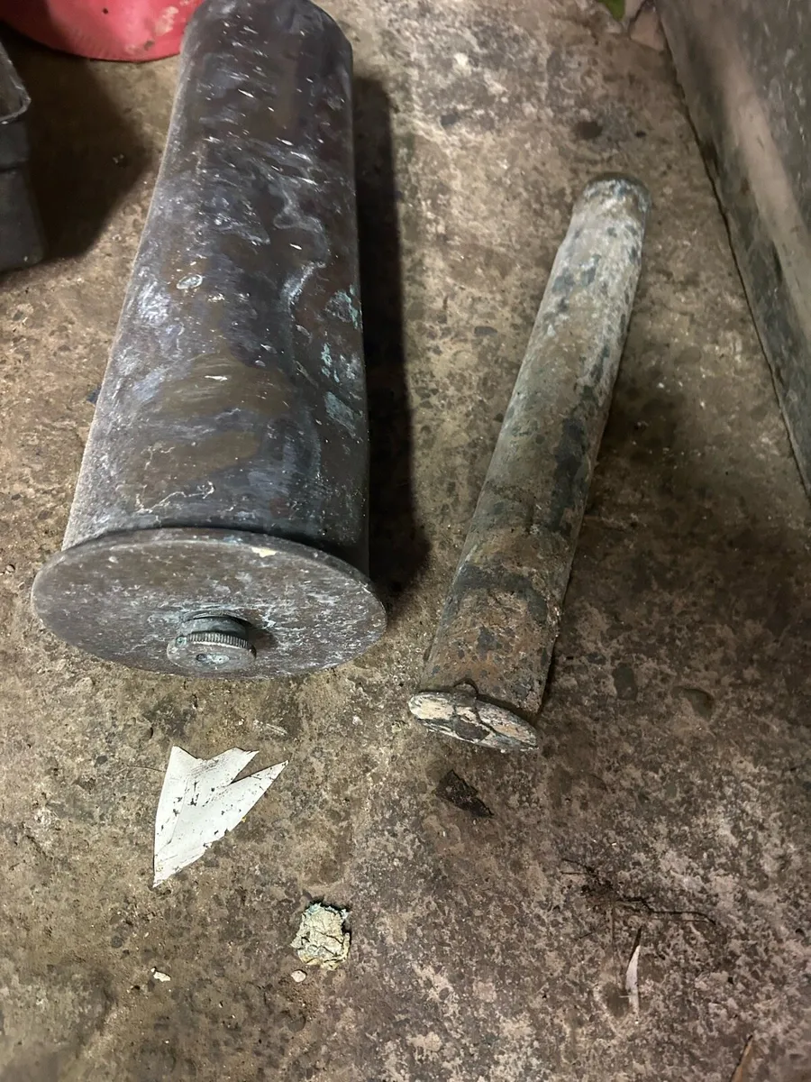 Old WW 1 shells and portholes from shipwreck - Image 3
