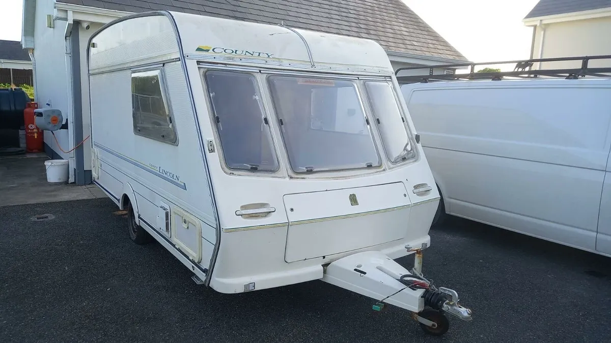 2/3 berth caravan - Image 1