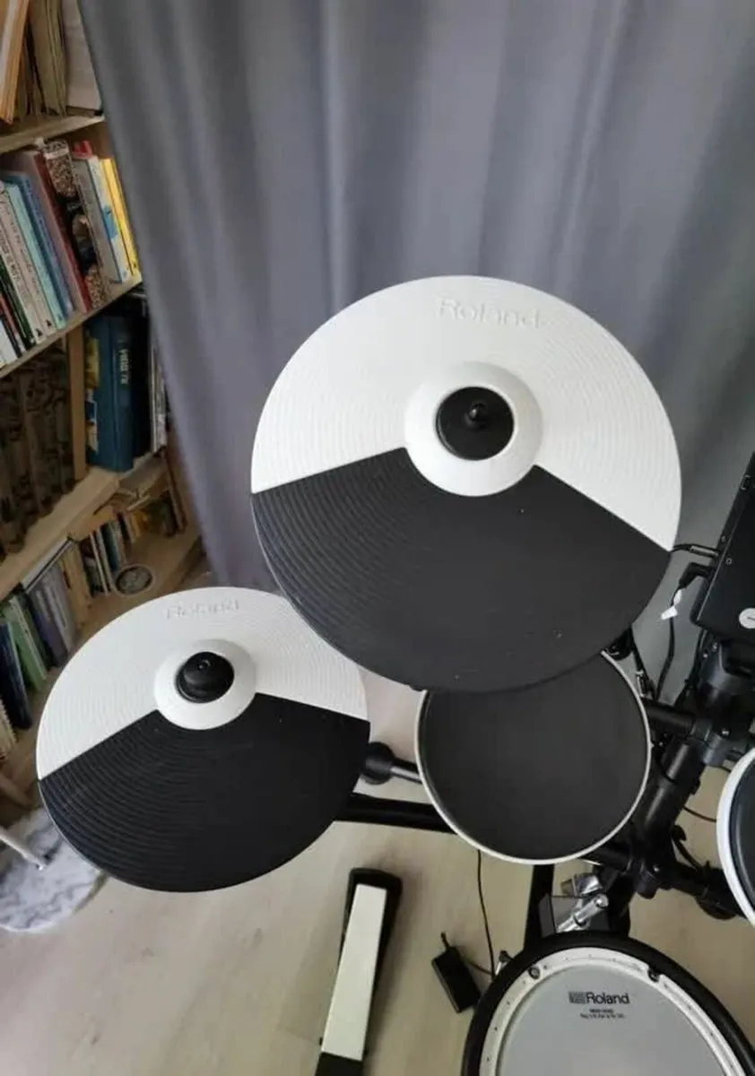 Roland TD-1KV electronic drum kit - Image 2
