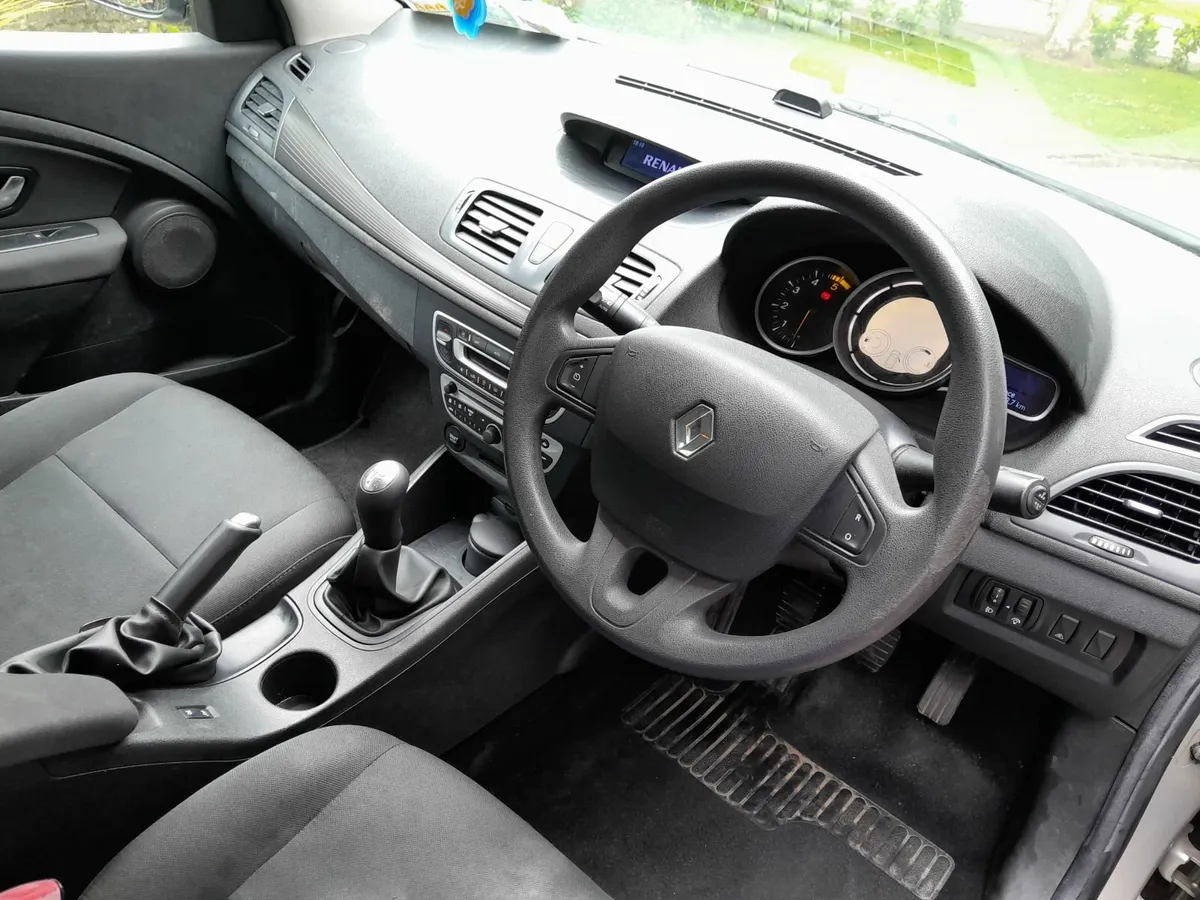 Renault Fluence 2012 - Image 4