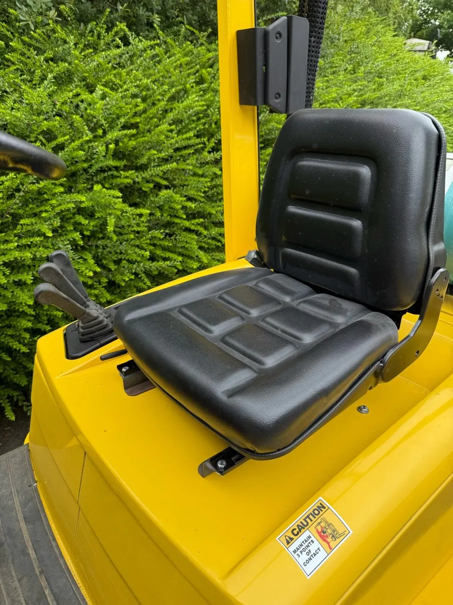 Forklift - Image 4