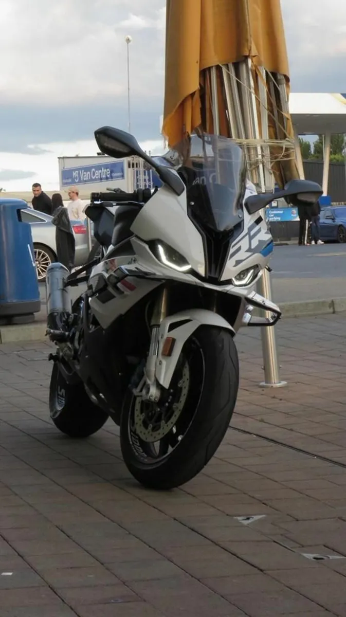 BMW S 1000 RR 2023 Showroom Condition - Image 4