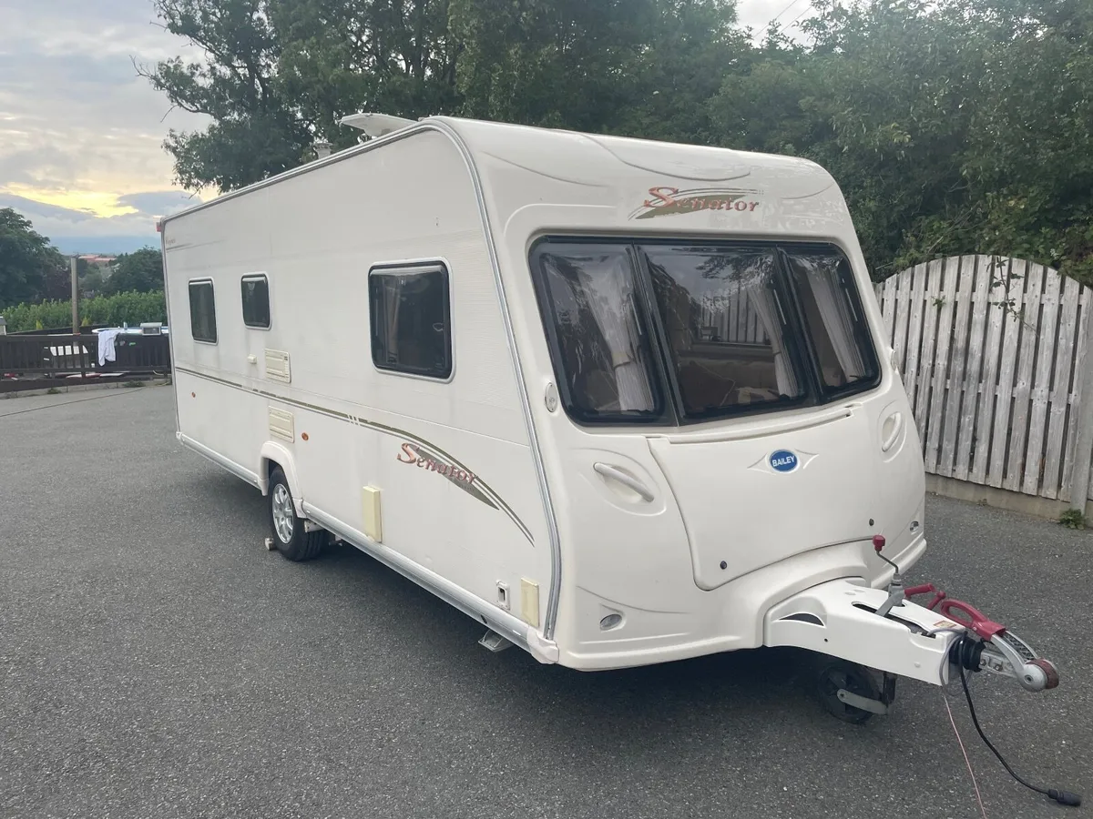 Fixed island caravan - Image 1