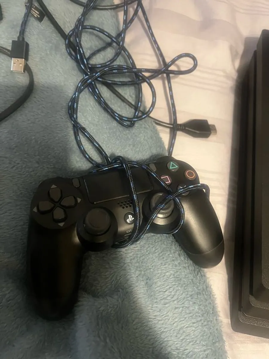 Playstation 4 Pro - Image 3
