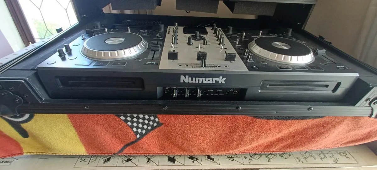 Numark Mixdeck DJ Controller - Image 2