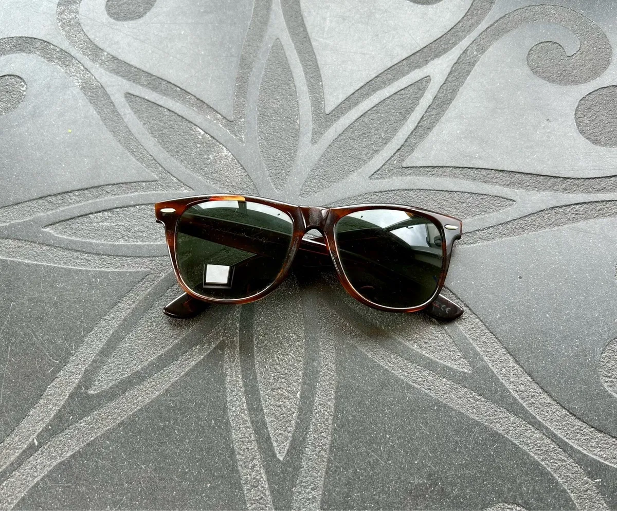 Vintage Ray-Ban Wayfarer sunglasses - Image 2