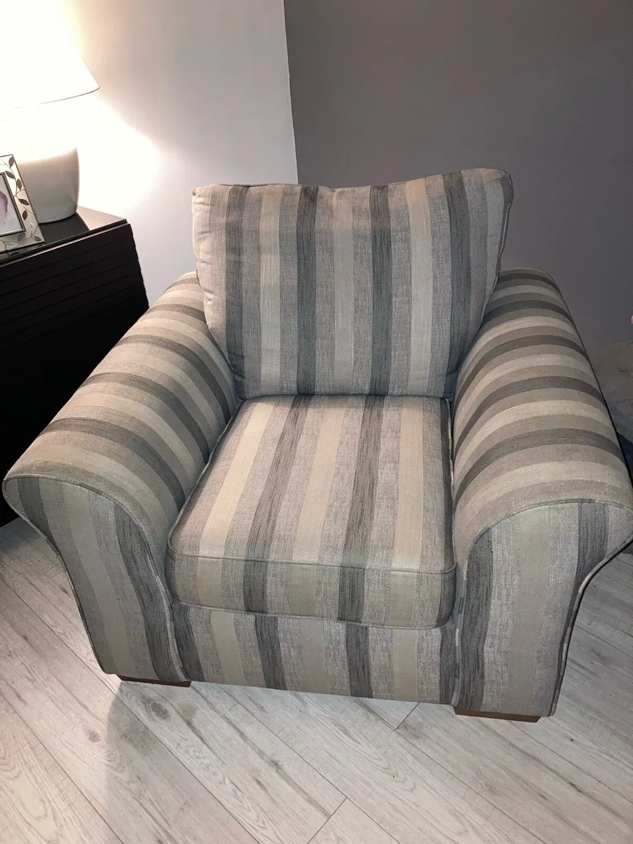 Arm chair - Image 1