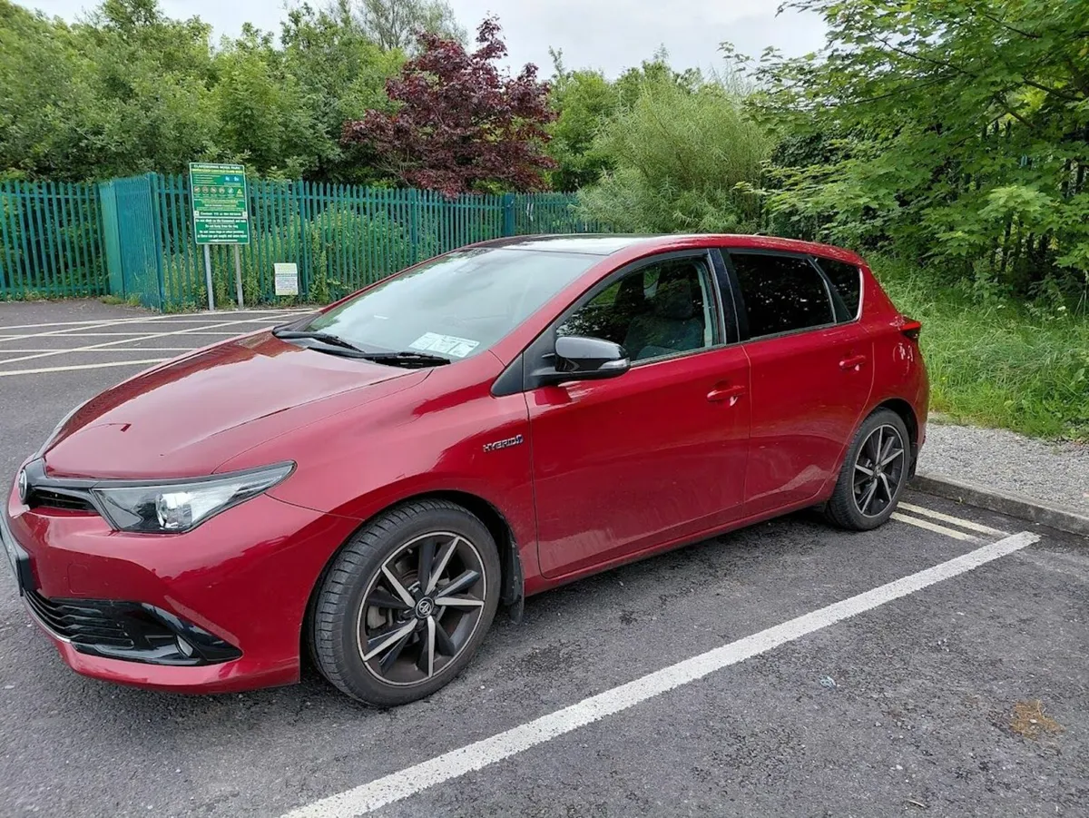 Toyota Auris 2018 - Image 2