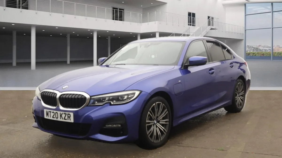 BMW 3-Series 2020 mSPORT 330e - Image 2