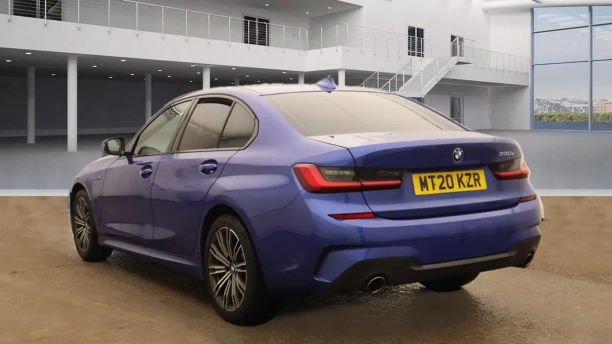 BMW 3-Series 2020 mSPORT 330e - Image 3