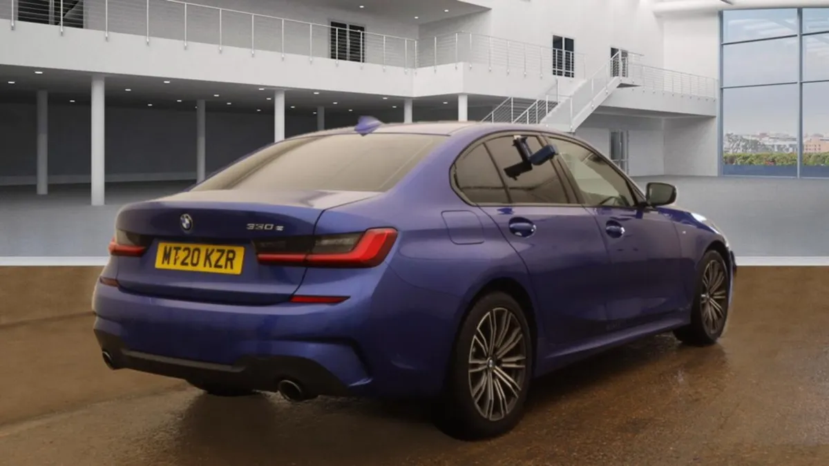 BMW 3-Series 2020 mSPORT 330e - Image 4