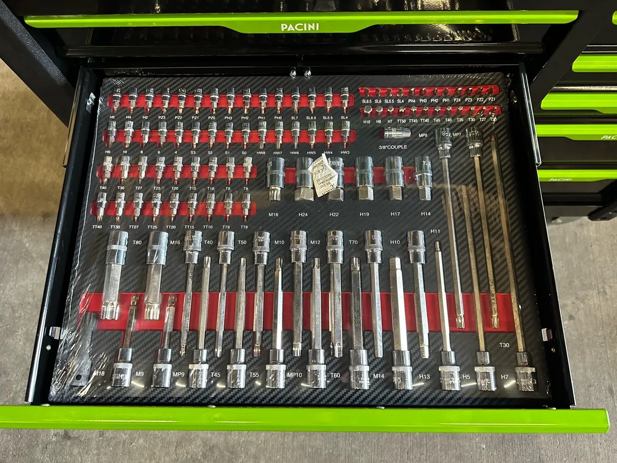 12 DRAWER TOOL BOX COMPLETE WITH TOOLS - Image 3