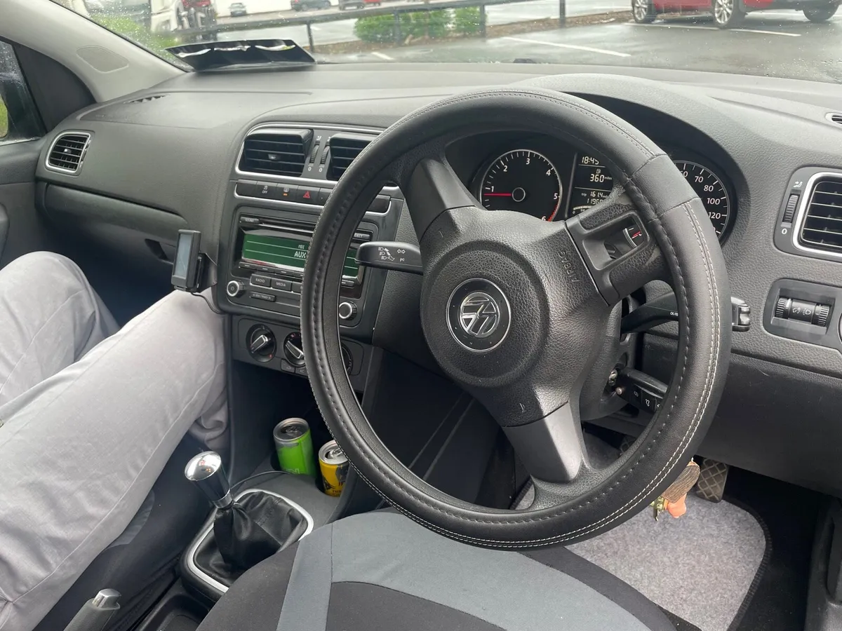 Volkswagen polo - Image 2