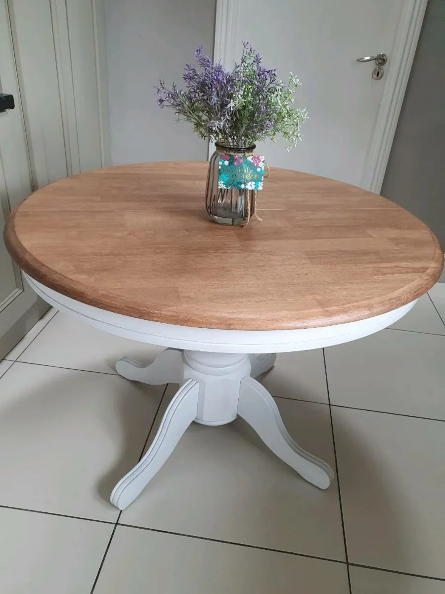6 seater extendable solid oak dinin - Image 1
