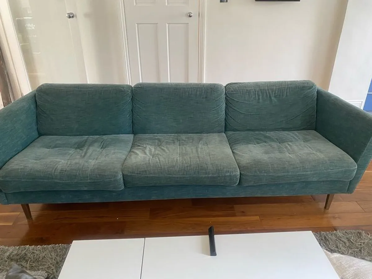 Bo Concept OSAKA 3 Seater tuffted sofa - Image 1